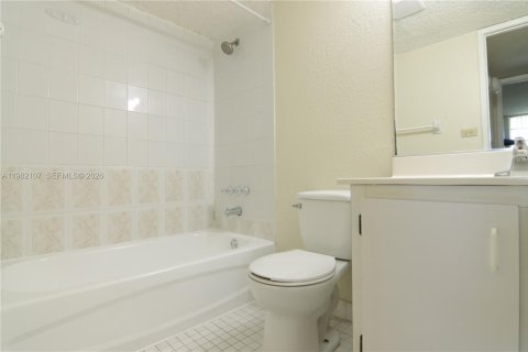 Condominio en alquiler en Miami, Florida, 1 dormitorio, 55.56 m2 № 2048034 - foto 10