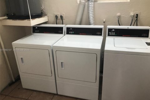 Condominio en alquiler en Miami, Florida, 1 dormitorio, 55.56 m2 № 2048034 - foto 15