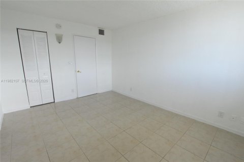 Condominio en alquiler en Miami, Florida, 1 dormitorio, 55.56 m2 № 2048034 - foto 9