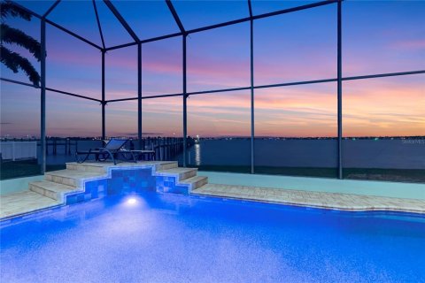 House in Ellenton, Florida 5 bedrooms, 397.81 sq.m. № 2208958 - photo 8