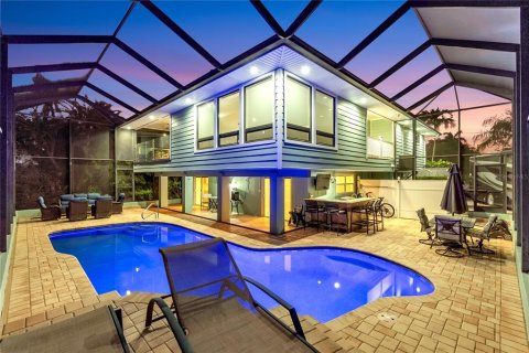 House in Ellenton, Florida 5 bedrooms, 397.81 sq.m. № 2208958 - photo 7