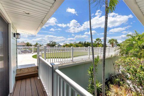 House in Ellenton, Florida 5 bedrooms, 397.81 sq.m. № 2208958 - photo 28