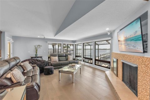 House in Ellenton, Florida 5 bedrooms, 397.81 sq.m. № 2208958 - photo 12