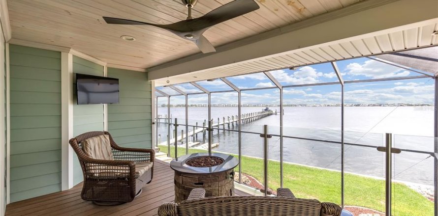 House in Ellenton, Florida 5 bedrooms, 397.81 sq.m. № 2208958