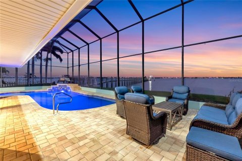 House in Ellenton, Florida 5 bedrooms, 397.81 sq.m. № 2208958 - photo 6