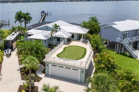 House in Ellenton, Florida 5 bedrooms, 397.81 sq.m. № 2208958 - photo 2