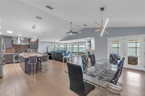 House in Ellenton, Florida 5 bedrooms, 397.81 sq.m. № 2208958 - photo 10
