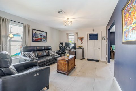 Villa ou maison à vendre à Miami, Floride: 3 chambres, 170.38 m2 № 1970017 - photo 3