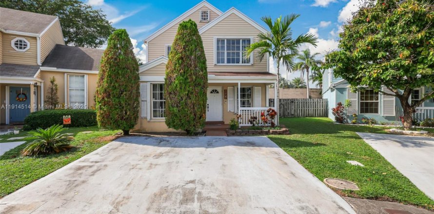 Villa ou maison à Miami, Floride 3 chambres, 170.38 m2 № 1970017