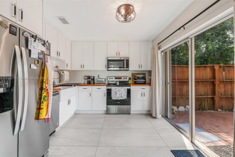 Villa ou maison à vendre à Miami, Floride: 3 chambres, 170.38 m2 № 1970017 - photo 17