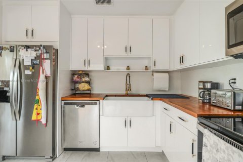 Villa ou maison à vendre à Miami, Floride: 3 chambres, 170.38 m2 № 1970017 - photo 18