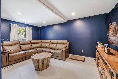 Villa ou maison à vendre à Miami, Floride: 3 chambres, 170.38 m2 № 1970017 - photo 4