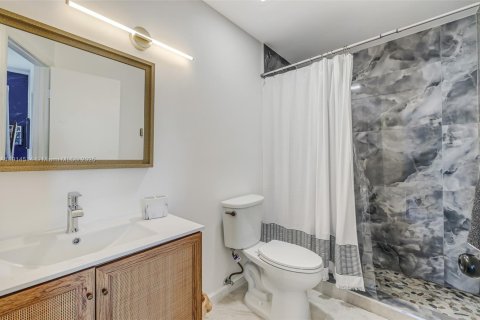 Villa ou maison à vendre à Miami, Floride: 3 chambres, 170.38 m2 № 1970017 - photo 24