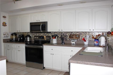 House in Spring Hill, Florida 4 bedrooms, 190.08 sq.m. № 1654828 - photo 12