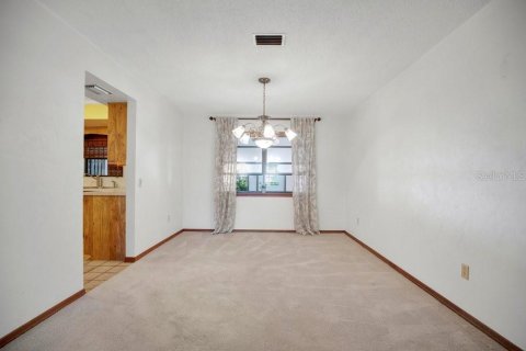 Villa ou maison à vendre à Deltona, Floride: 3 chambres, 177.81 m2 № 2418766 - photo 8