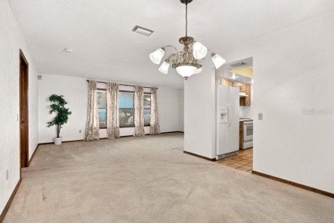 Villa ou maison à vendre à Deltona, Floride: 3 chambres, 177.81 m2 № 2418766 - photo 5