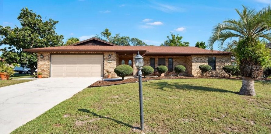 Villa ou maison à Deltona, Floride 3 chambres, 177.81 m2 № 2418766
