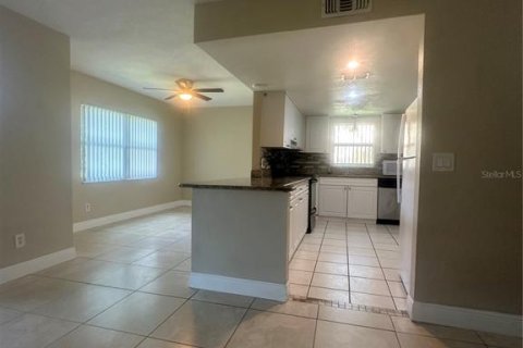 Condominio en alquiler en Orlando, Florida, 2 dormitorios, 84.08 m2 № 1917136 - foto 4
