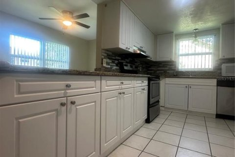 Condominio en alquiler en Orlando, Florida, 2 dormitorios, 84.08 m2 № 1917136 - foto 5