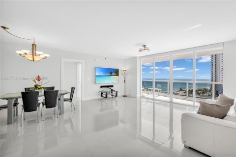 Condo in Sunny Isles Beach, Florida, 2 bedrooms  № 1963495 - photo 19