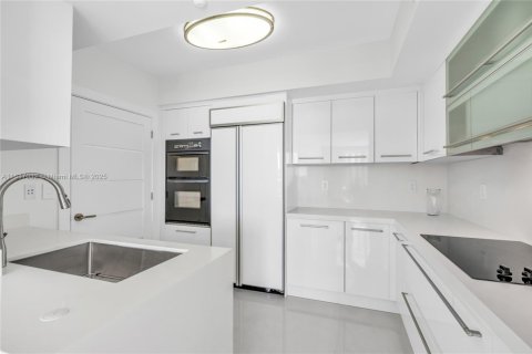 Condo in Sunny Isles Beach, Florida, 2 bedrooms  № 1963495 - photo 1