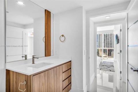 Condo in Sunny Isles Beach, Florida, 2 bedrooms  № 1963495 - photo 28