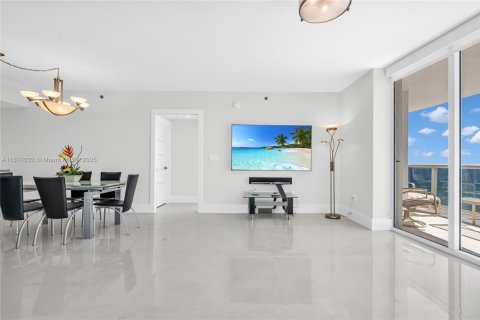 Condo in Sunny Isles Beach, Florida, 2 bedrooms  № 1963495 - photo 18