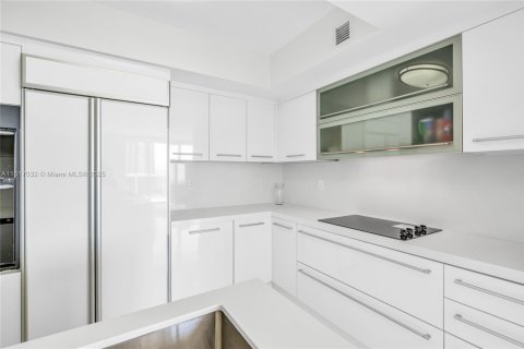 Condo in Sunny Isles Beach, Florida, 2 bedrooms  № 1963495 - photo 13