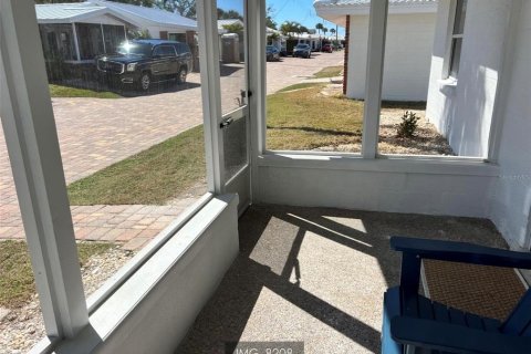 Villa ou maison à vendre à Sarasota, Floride: 2 chambres, 83.61 m2 № 2421884 - photo 2