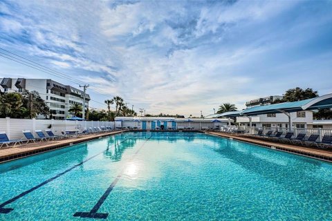 Villa ou maison à vendre à Sarasota, Floride: 2 chambres, 83.61 m2 № 2421884 - photo 5