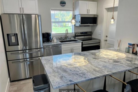 Villa ou maison à vendre à Sarasota, Floride: 2 chambres, 83.61 m2 № 2421884 - photo 13