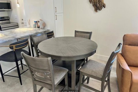 Villa ou maison à vendre à Sarasota, Floride: 2 chambres, 83.61 m2 № 2421884 - photo 11