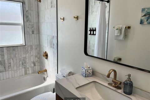 Villa ou maison à vendre à Sarasota, Floride: 2 chambres, 83.61 m2 № 2421884 - photo 17