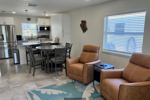 Villa ou maison à vendre à Sarasota, Floride: 2 chambres, 83.61 m2 № 2421884 - photo 9