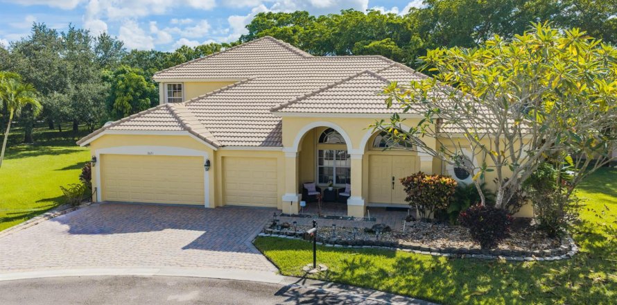 Villa ou maison à West Palm Beach, Floride 5 chambres, 307.51 m2 № 2413353