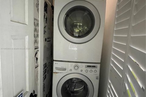 Immobilier commercial à louer à Fort Lauderdale, Floride: 33.82 m2 № 1954087 - photo 5