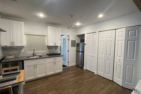Immobilier commercial à louer à Fort Lauderdale, Floride: 33.82 m2 № 1954087 - photo 3