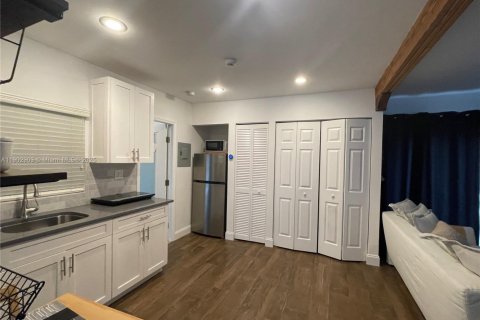 Immobilier commercial à louer à Fort Lauderdale, Floride: 33.82 m2 № 1954087 - photo 2