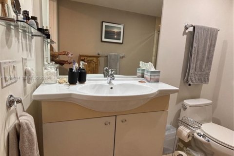 Купить кондоминиум в Халландейл-Бич, Флорида 1 спальня, 75.34м2, № 2055647 - фото 14