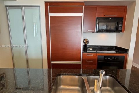 Купить кондоминиум в Халландейл-Бич, Флорида 1 спальня, 75.34м2, № 2055647 - фото 4