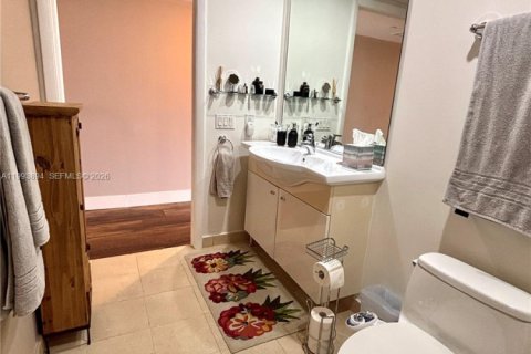 Купить кондоминиум в Халландейл-Бич, Флорида 1 спальня, 75.34м2, № 2055647 - фото 16