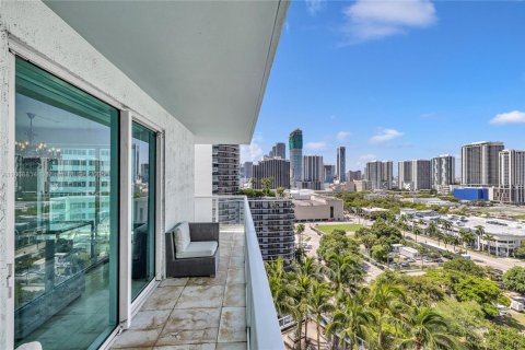 Copropriété à vendre à Miami, Floride: 2 chambres, 109.62 m2 № 1990398 - photo 28