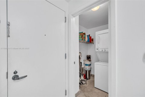 Copropriété à vendre à Miami, Floride: 2 chambres, 109.62 m2 № 1990398 - photo 19