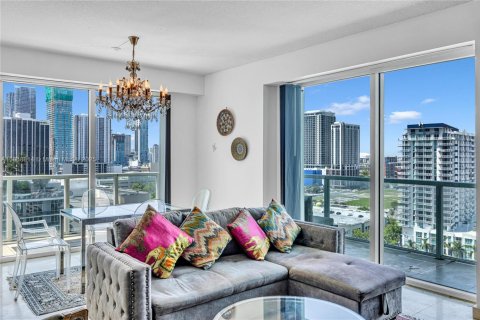 Copropriété à vendre à Miami, Floride: 2 chambres, 109.62 m2 № 1990398 - photo 1