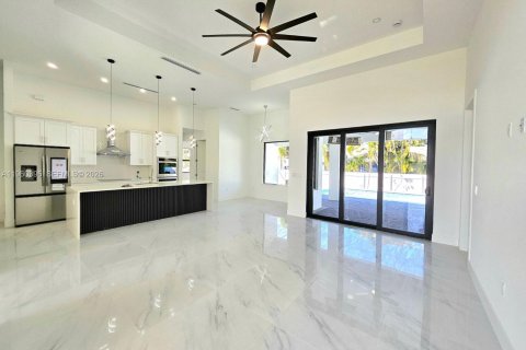 Villa ou maison à vendre à Cape Coral, Floride: 3 chambres № 2023260 - photo 8