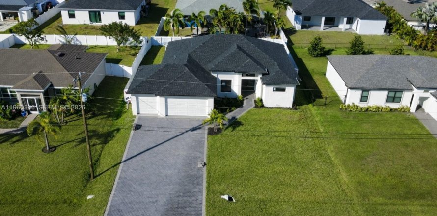 Villa ou maison à Cape Coral, Floride 3 chambres № 2023260