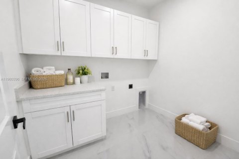 Villa ou maison à vendre à Cape Coral, Floride: 3 chambres № 2023260 - photo 13