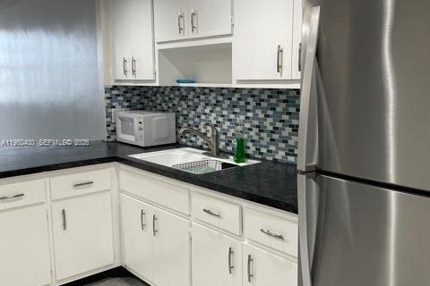 Copropriété à louer à Miami, Floride: 1 chambre, 74.41 m2 № 2006867 - photo 2