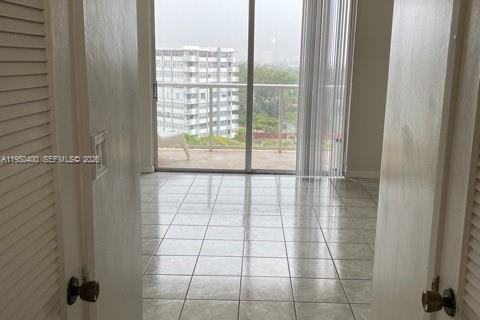 Copropriété à louer à Miami, Floride: 1 chambre, 74.41 m2 № 2006867 - photo 8