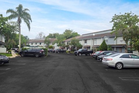 Condominio en alquiler en Coral Springs, Florida, 2 dormitorios, 118.91 m2 № 1228694 - foto 1